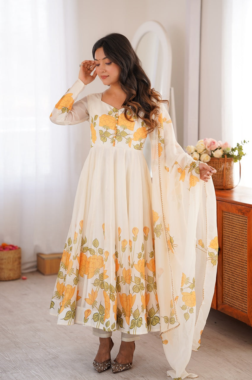 Buy Authentic Women's Ethnic Wear Online From Surat, India Buy Authentic Women's Ethnic Wear Online From Surat, India
